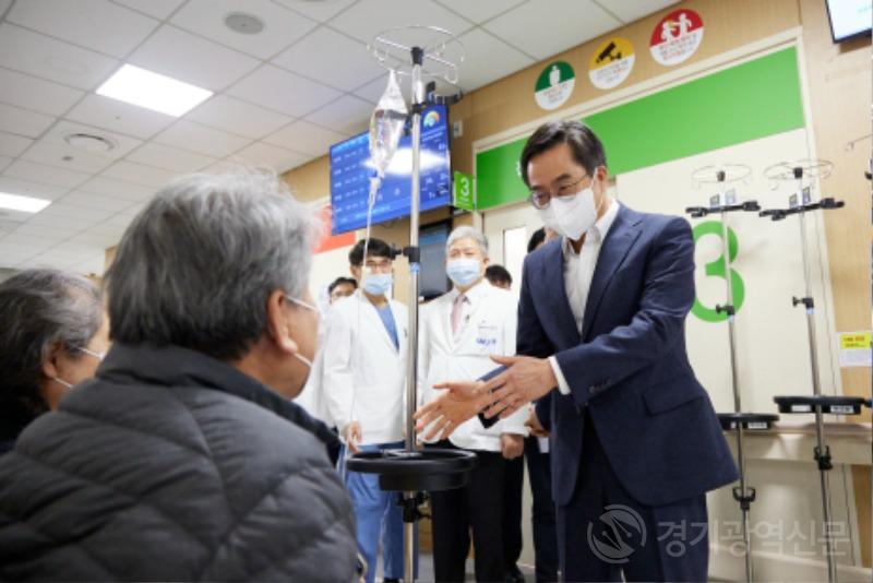 ‘의사 집단행동’ 관련 분당서울대병원 방문한 김동연, “정부의 밀어붙이기식 의대증원 유감, 전향적으로 대화 임해야”