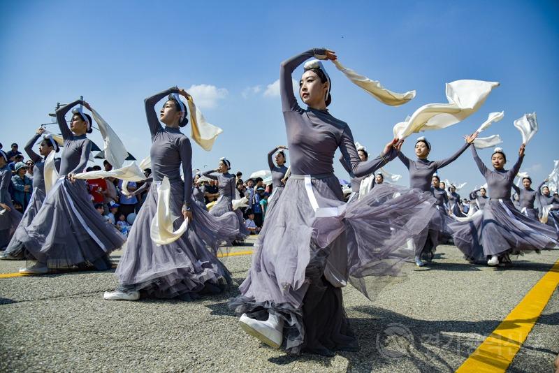 제14회 화성 뱃놀이 축제 대표 프로그램 '바람의 사신단 댄스 퍼포먼스' 경연대회 시작!